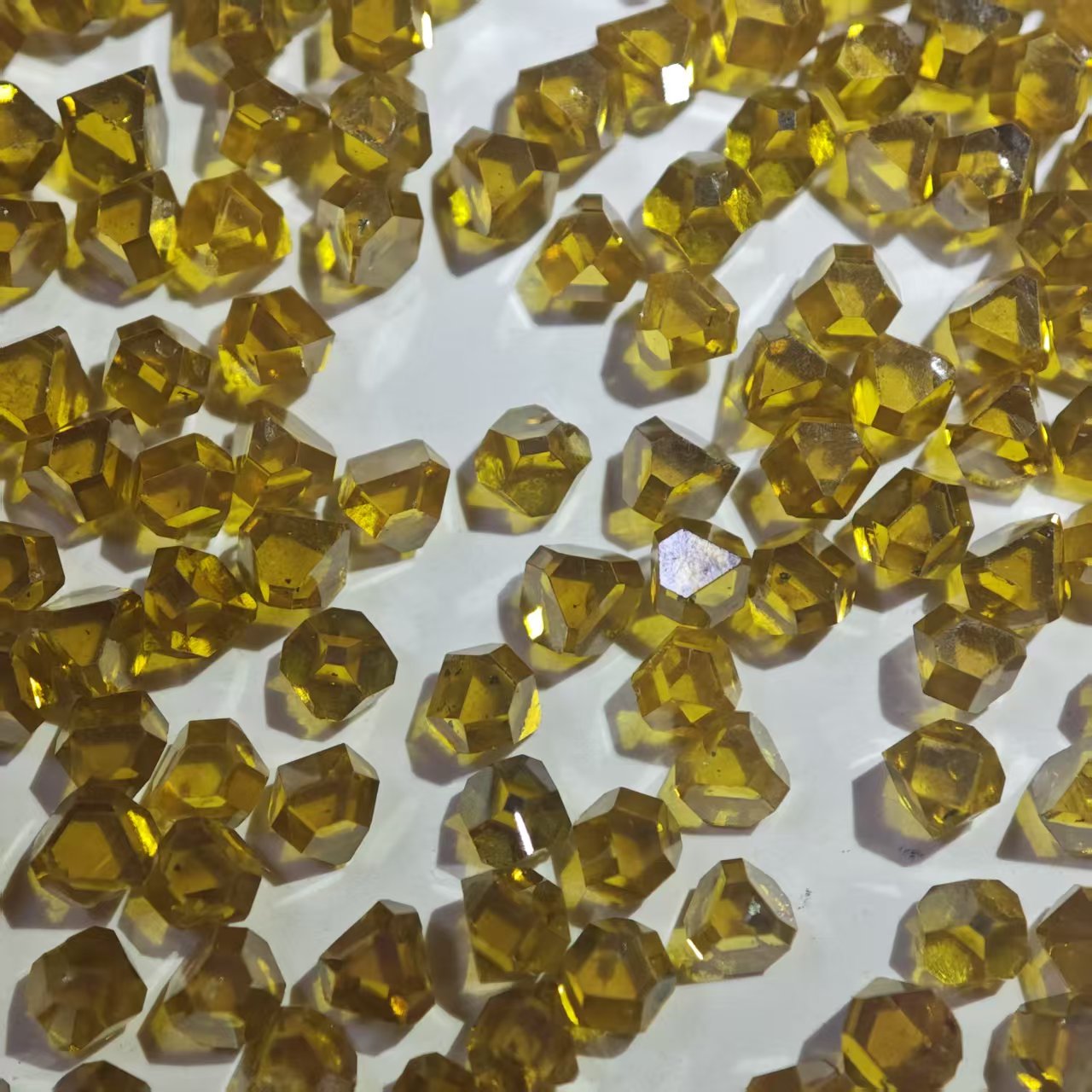 MCD / HPHT Single Crystal Diamond Crystals for Industrial Tools